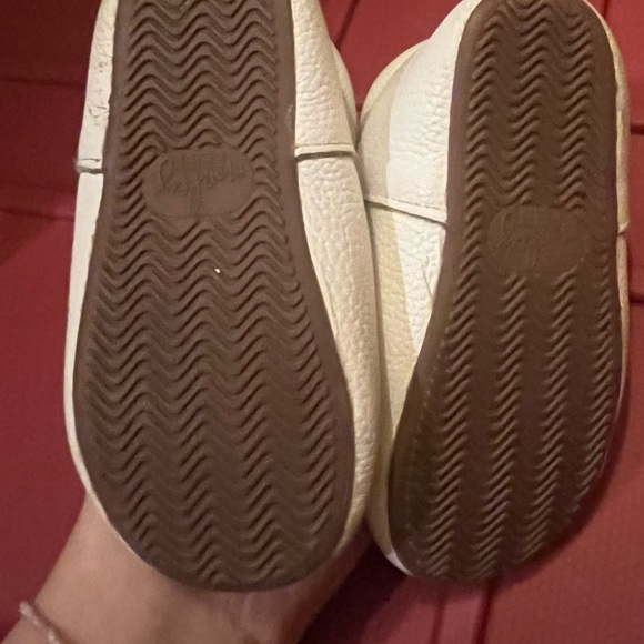 Monkey Feet Size 2-3 Yr 7-8c White T Strap Shoes - Picture 4 of 4